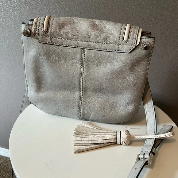 ⭐️ LOW START ⭐️ Kate Spade Gray Crossbody Bag with Flap Closure - Picture 3 of 15